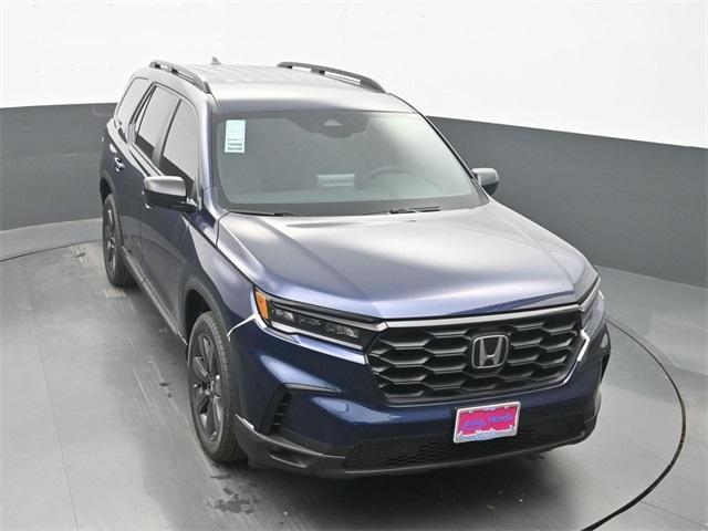 new 2025 Honda Pilot car, priced at $40,200