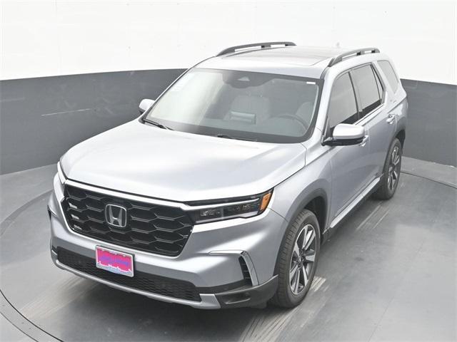 new 2025 Honda Pilot car, priced at $48,490