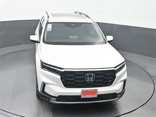 new 2025 Honda Pilot car, priced at $49,855