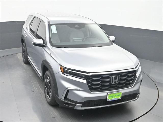 new 2025 Honda Pilot car, priced at $48,350