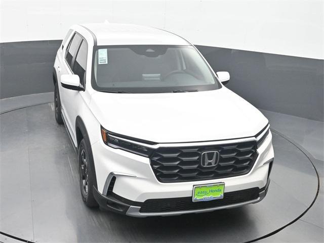 new 2025 Honda Pilot car, priced at $46,705