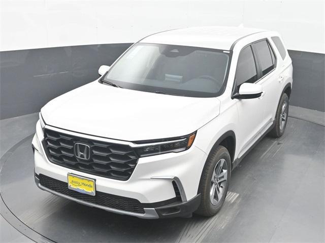 new 2025 Honda Pilot car, priced at $44,685