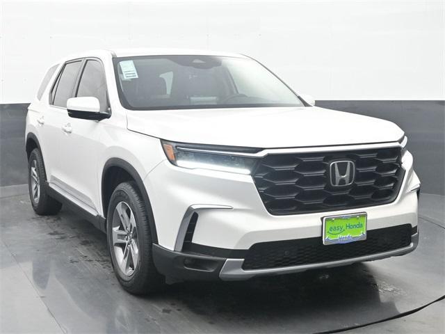 new 2025 Honda Pilot car, priced at $43,955