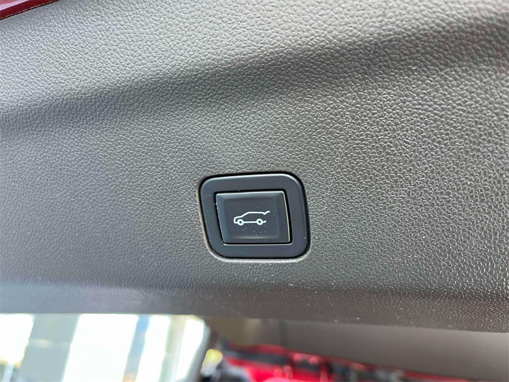 used 2022 GMC Yukon XL car, priced at $49,953