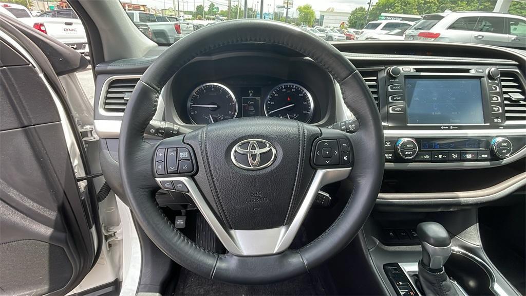 used 2015 Toyota Highlander car, priced at $19,934