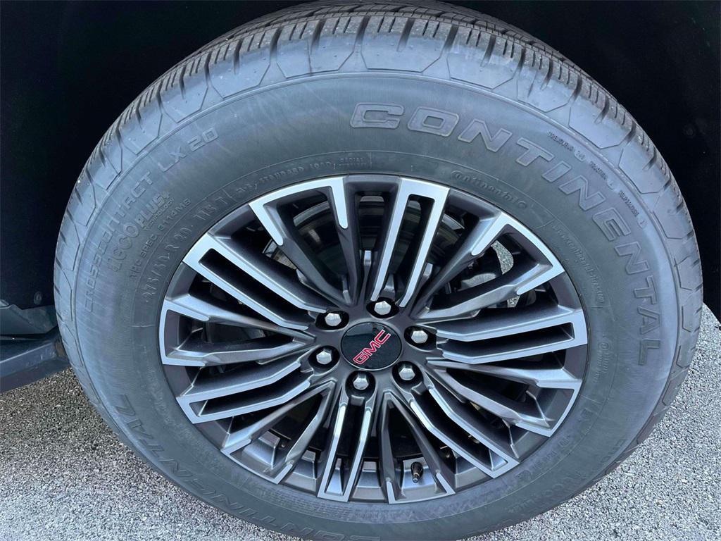 used 2024 GMC Yukon XL car, priced at $65,553