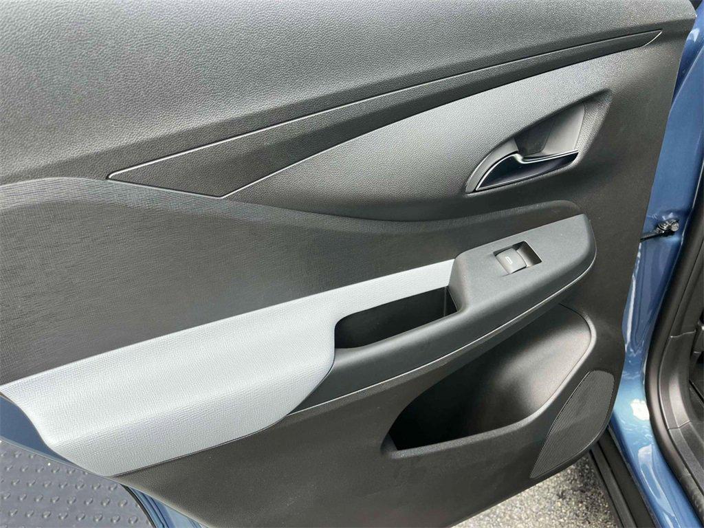 new 2025 Buick Envista car, priced at $28,025