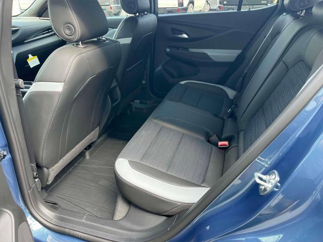 new 2025 Buick Envista car, priced at $28,025