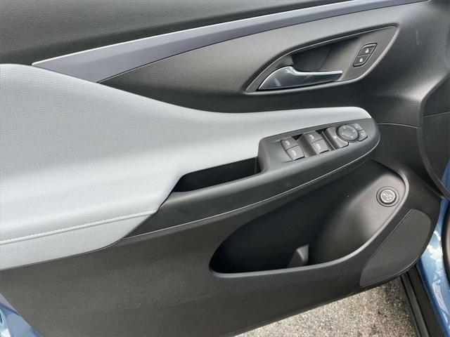 new 2025 Buick Envista car, priced at $28,025