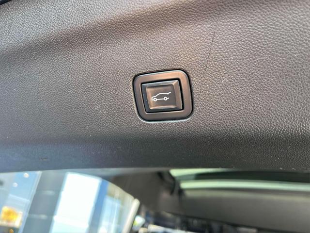 used 2021 GMC Yukon XL car, priced at $40,254