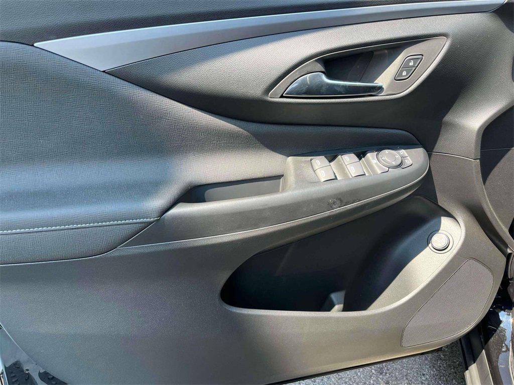 new 2025 Buick Envista car, priced at $27,875