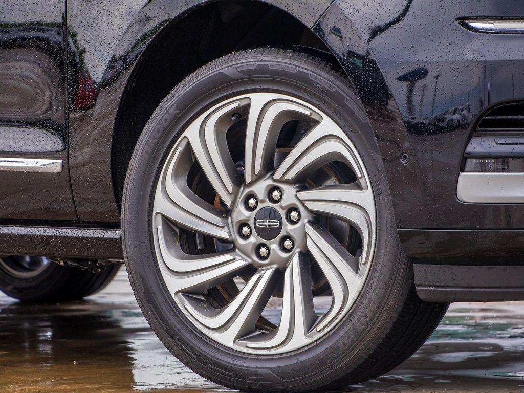 used 2022 Lincoln Navigator car, priced at $58,400