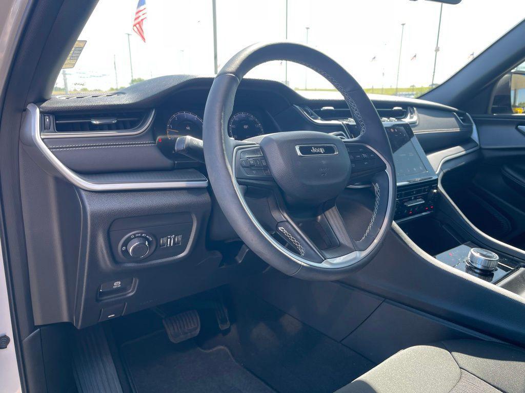 used 2025 Jeep Grand Cherokee car, priced at $36,900