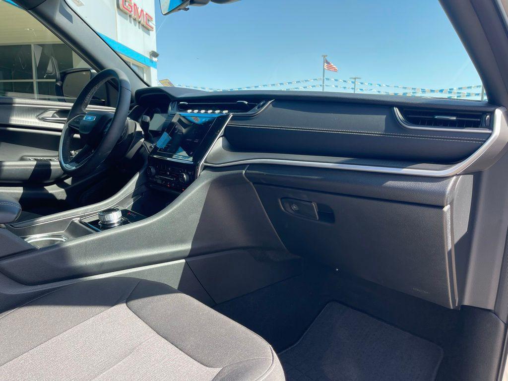 used 2025 Jeep Grand Cherokee car, priced at $36,900