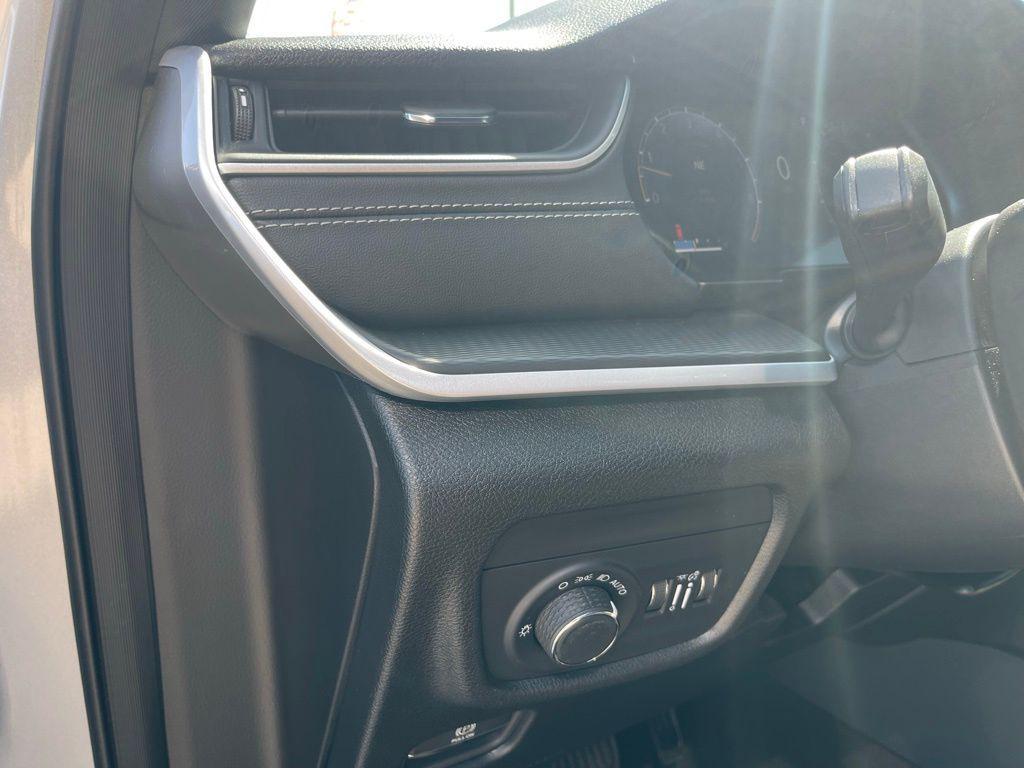 used 2025 Jeep Grand Cherokee car, priced at $36,900