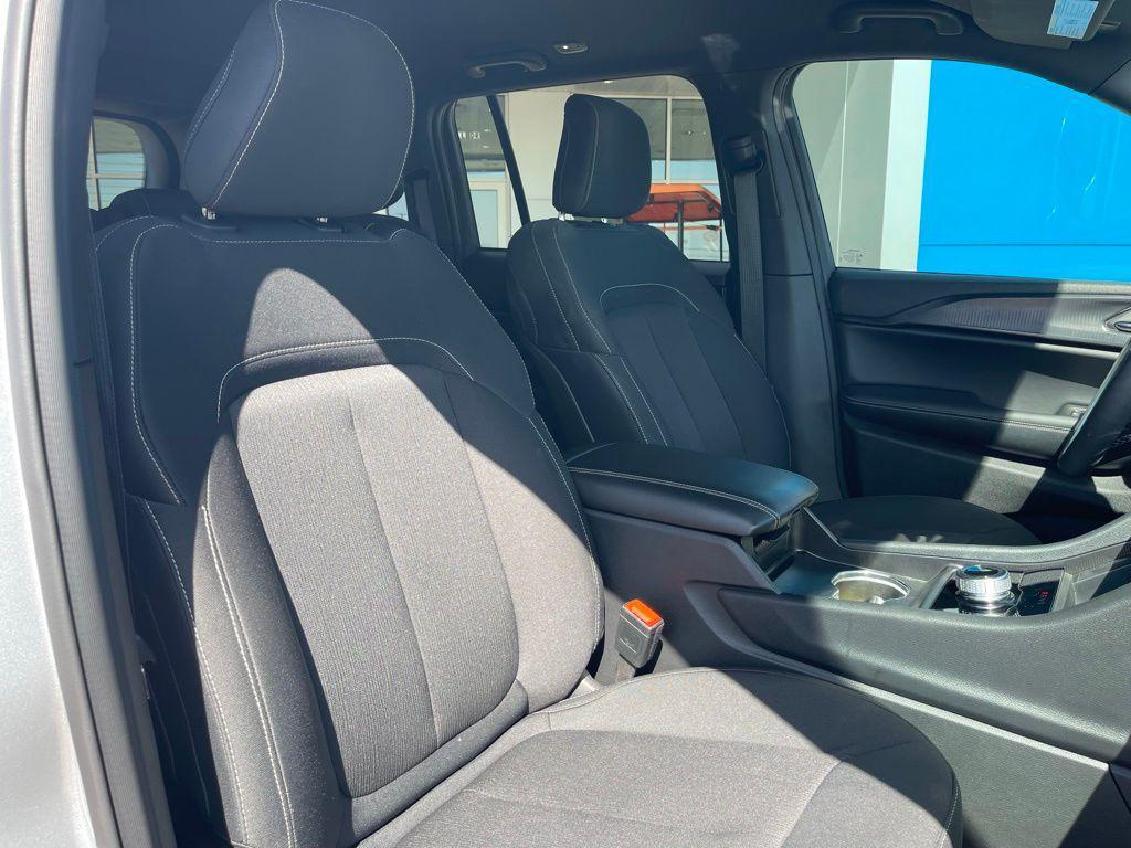 used 2025 Jeep Grand Cherokee car, priced at $36,900