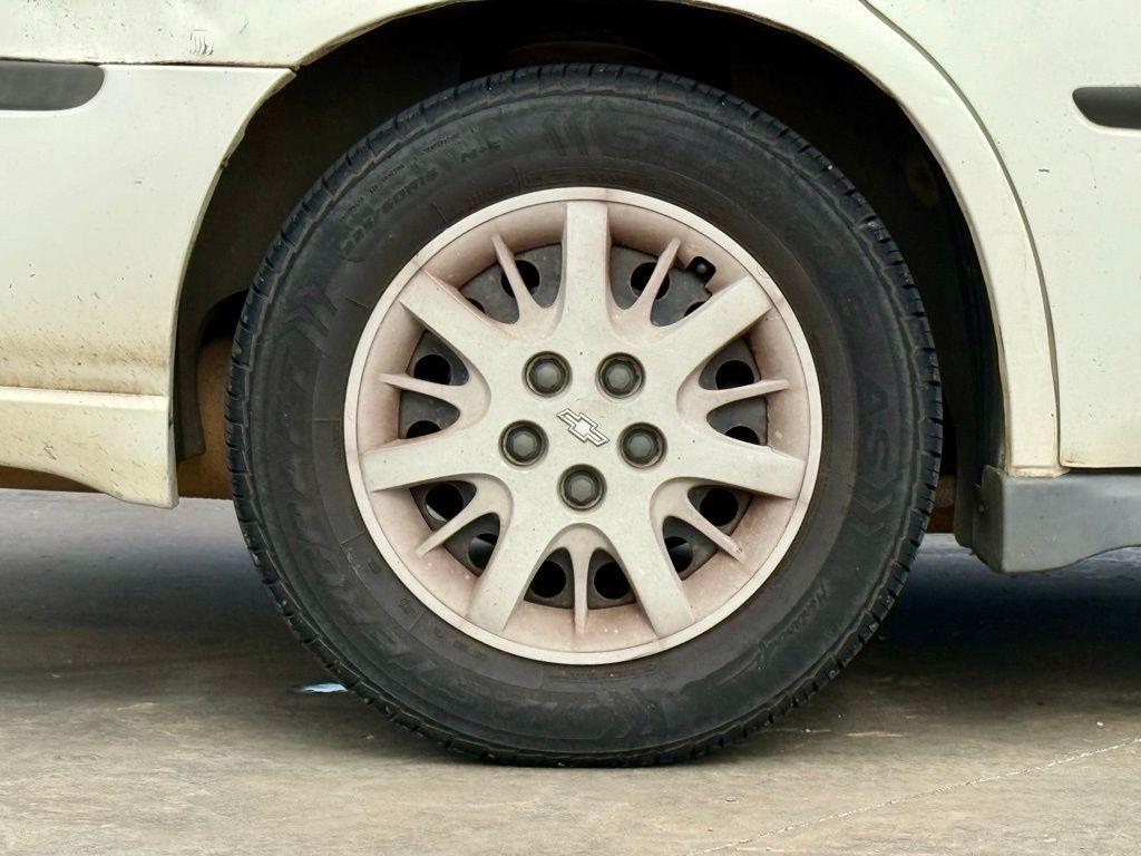used 2005 Chevrolet Impala car, priced at $1,900