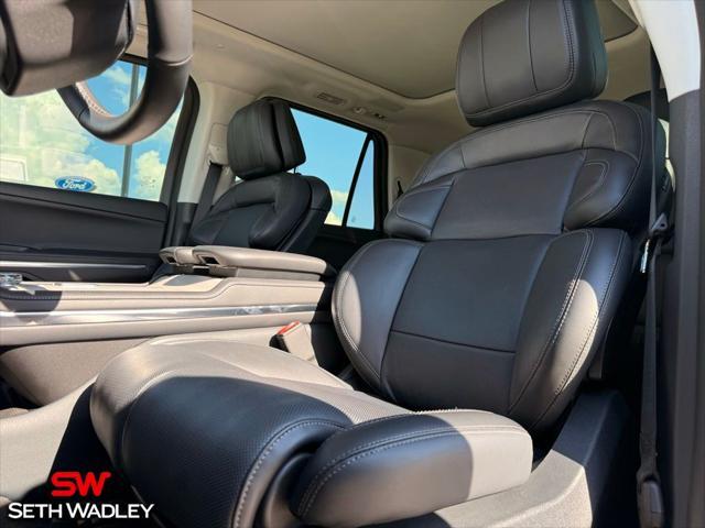 new 2025 Lincoln Navigator car, priced at $109,055