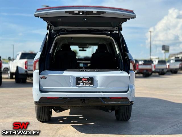 new 2025 Lincoln Navigator car, priced at $109,055