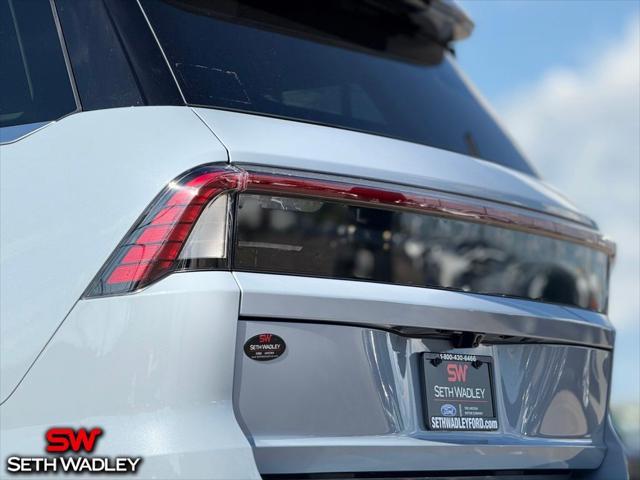 new 2025 Lincoln Navigator car, priced at $109,055