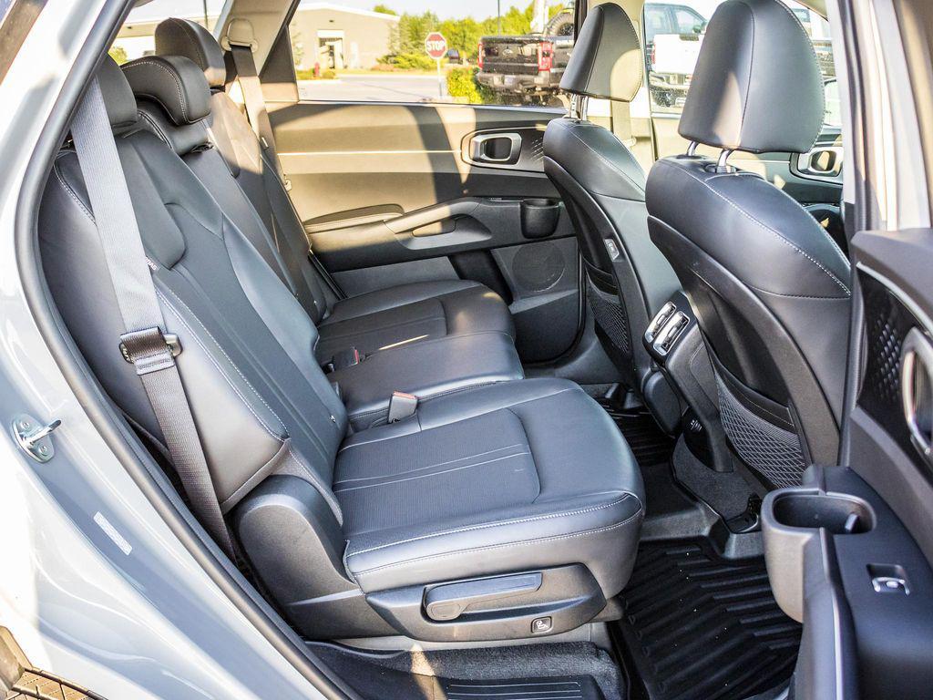 used 2025 Kia Sorento car, priced at $36,700