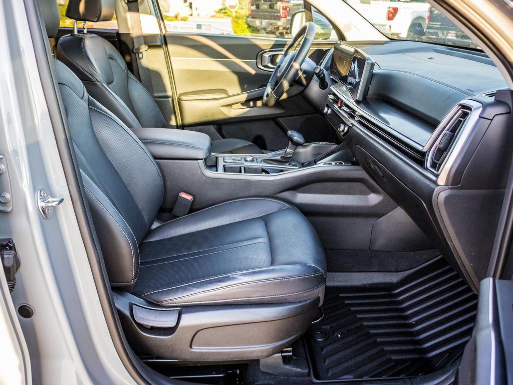 used 2025 Kia Sorento car, priced at $36,700