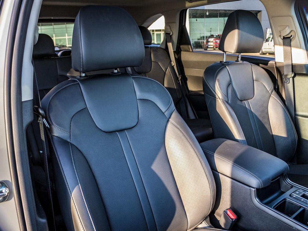 used 2025 Kia Sorento car, priced at $36,700