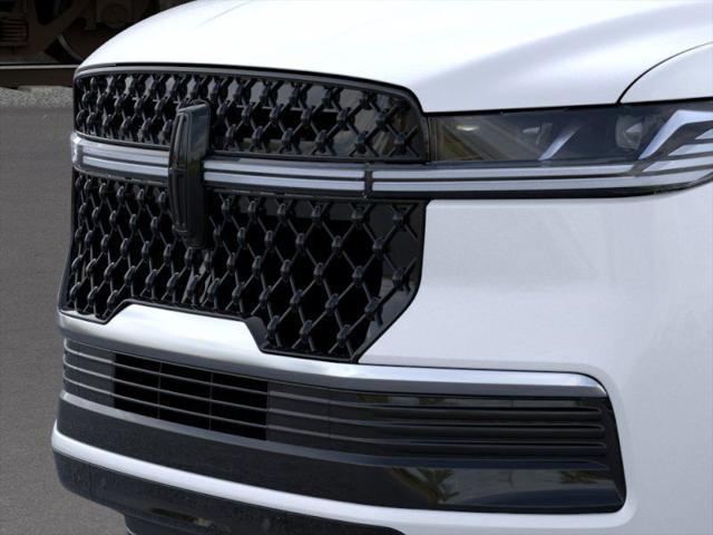 new 2025 Lincoln Navigator car, priced at $106,915