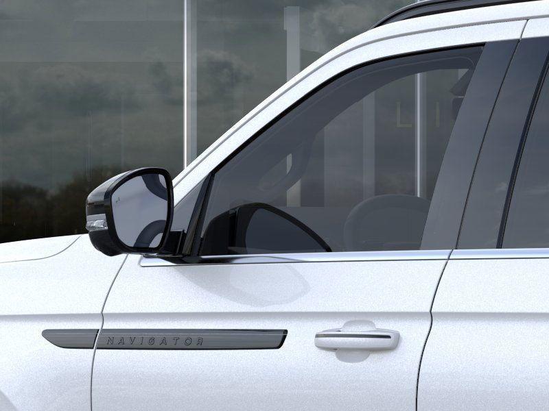 new 2025 Lincoln Navigator car, priced at $106,915
