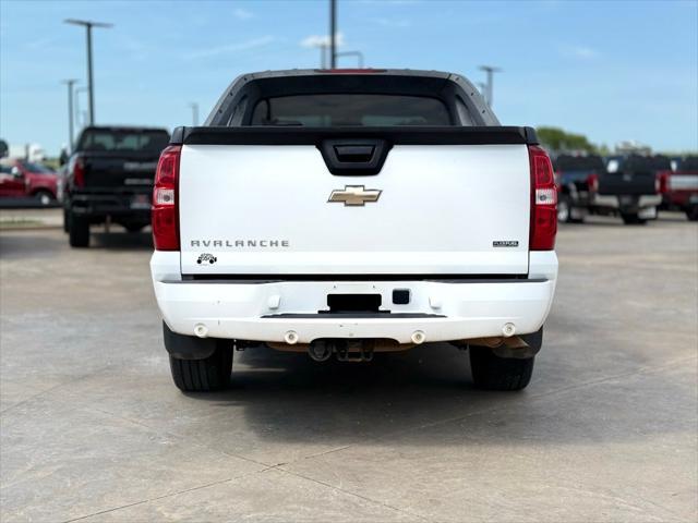 used 2009 Chevrolet Avalanche car, priced at $10,800