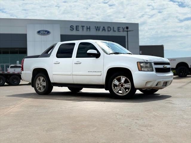 used 2009 Chevrolet Avalanche car, priced at $9,900