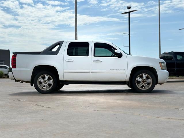 used 2009 Chevrolet Avalanche car, priced at $10,800
