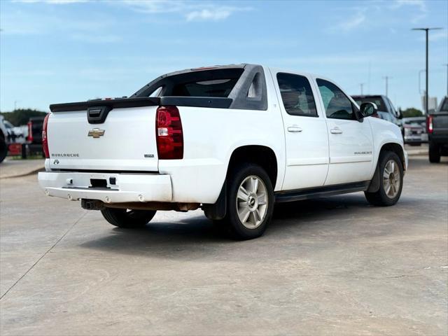 used 2009 Chevrolet Avalanche car, priced at $10,800