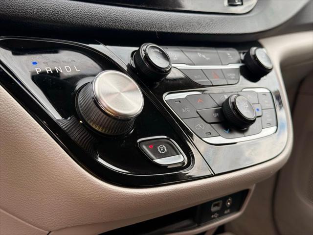used 2020 Chrysler Pacifica car, priced at $16,400