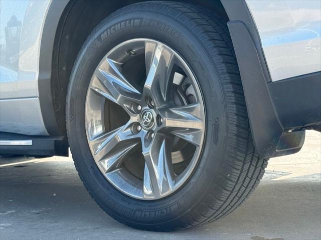 used 2019 Toyota Highlander car, priced at $33,905