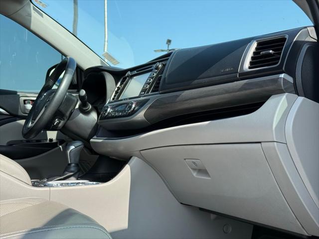 used 2019 Toyota Highlander car, priced at $33,905
