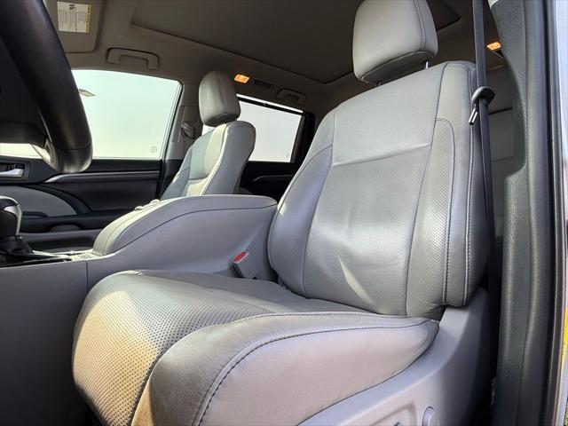 used 2019 Toyota Highlander car, priced at $33,905