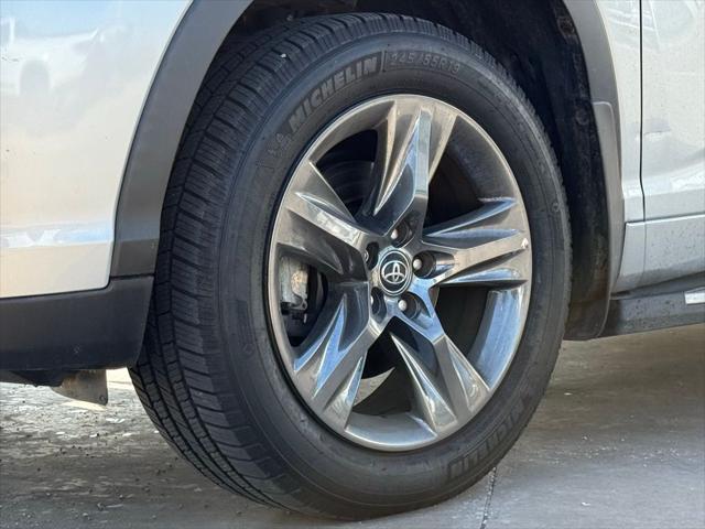 used 2019 Toyota Highlander car, priced at $33,905