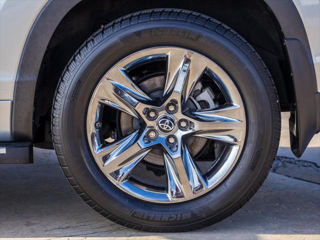 used 2019 Toyota Highlander car, priced at $29,600