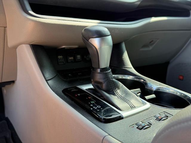 used 2019 Toyota Highlander car, priced at $33,905