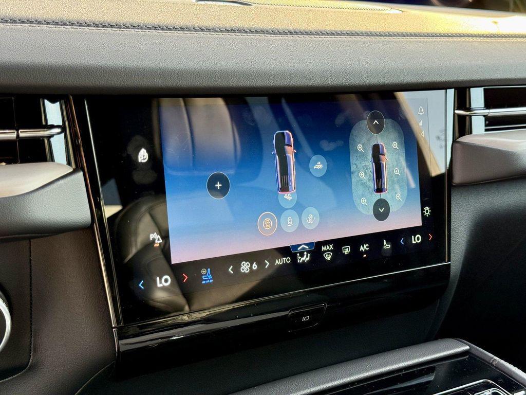 new 2025 Lincoln Navigator car, priced at $103,272