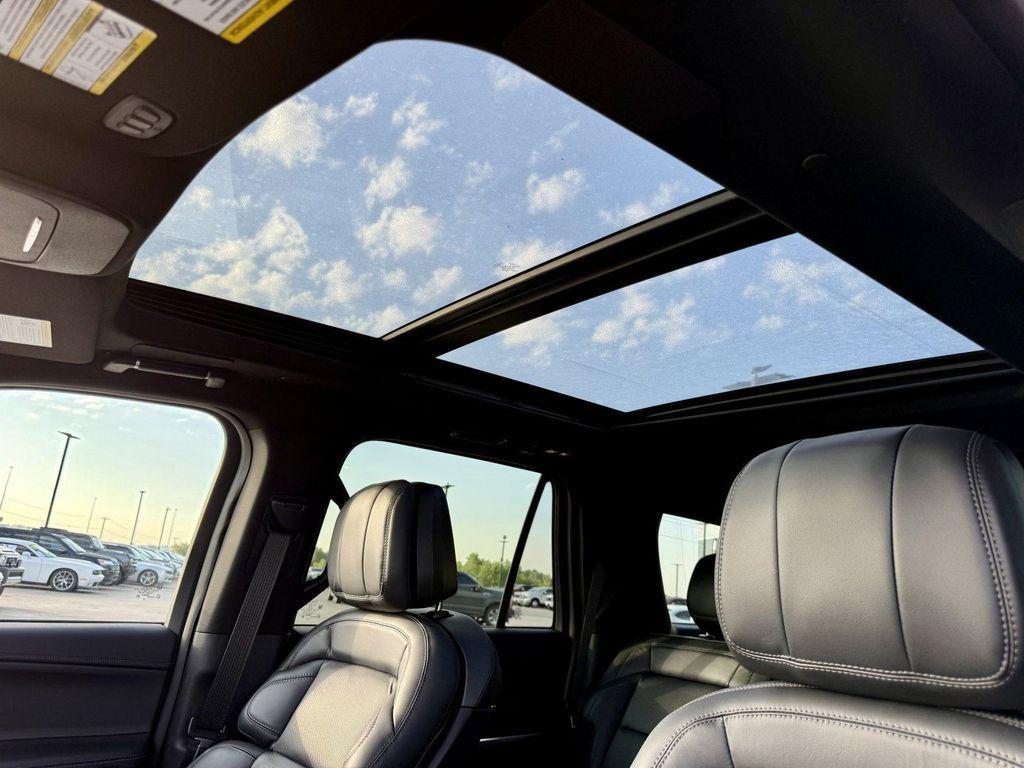 new 2025 Lincoln Navigator car, priced at $103,272