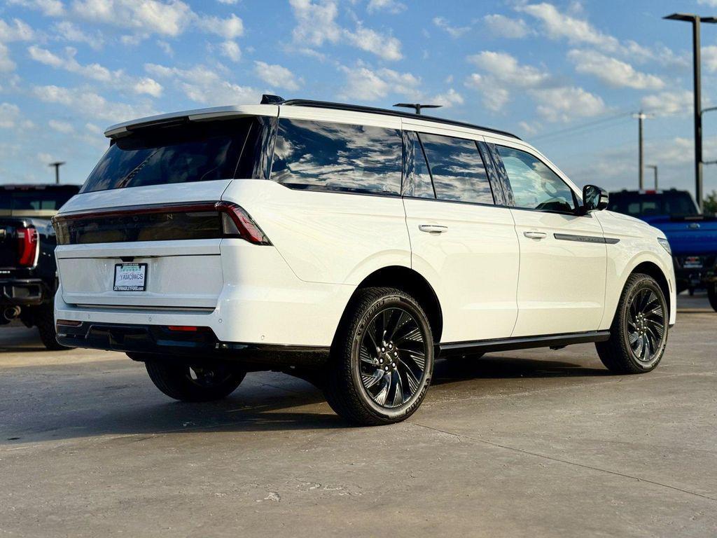 new 2025 Lincoln Navigator car, priced at $103,272