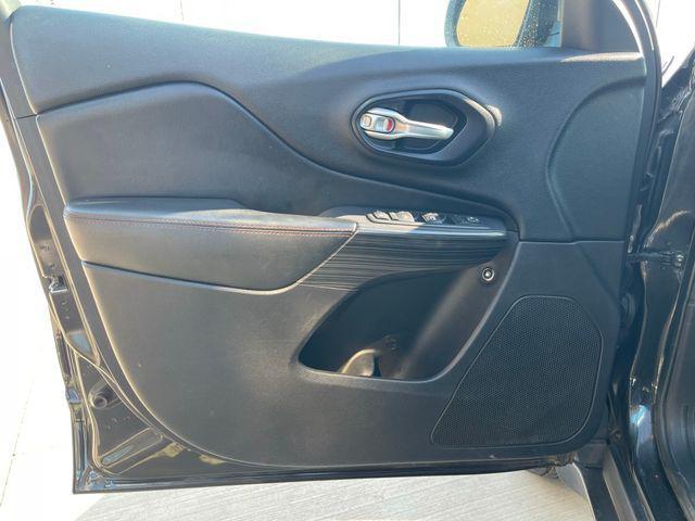 used 2015 Jeep Cherokee car, priced at $14,300