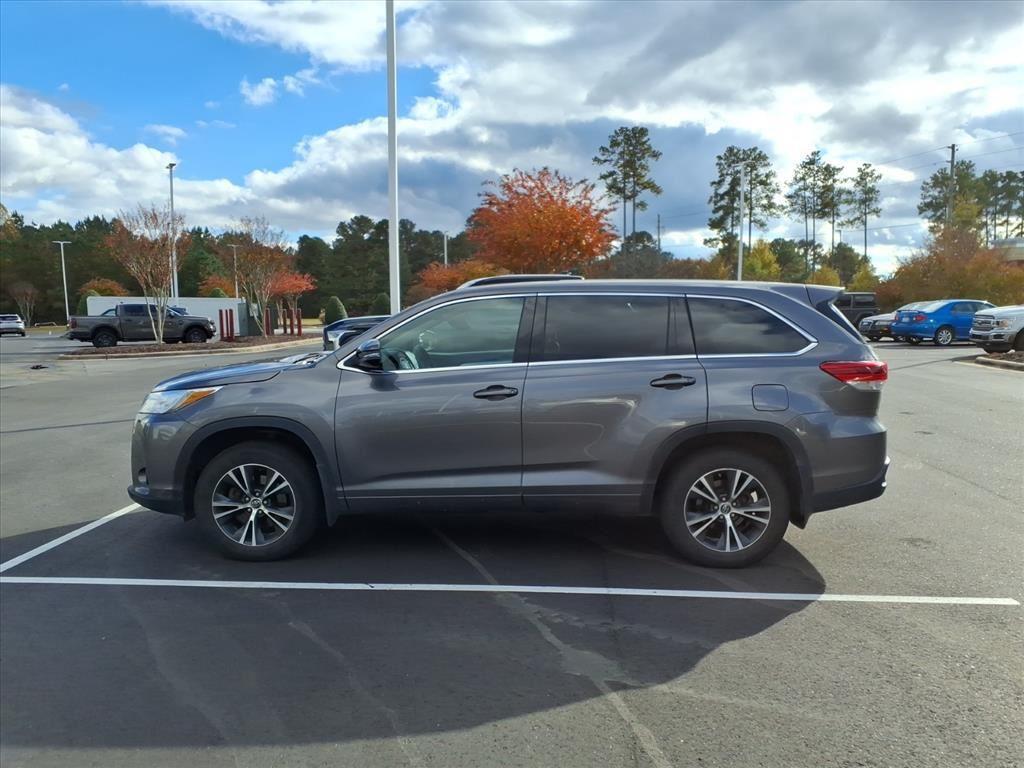 used 2018 Toyota Highlander car, priced at $19,995