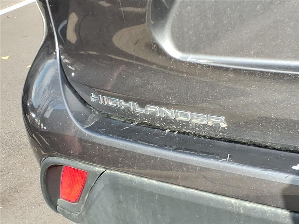 used 2023 Toyota Highlander car, priced at $31,312