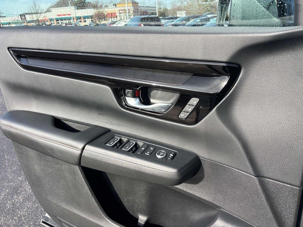 used 2025 Honda CR-V Hybrid car, priced at $38,974