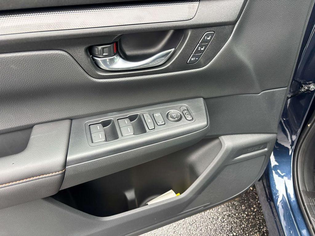 new 2026 Honda CR-V Hybrid car, priced at $41,675