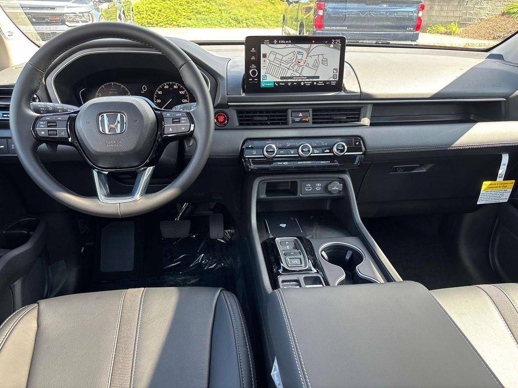 new 2025 Honda Pilot car, priced at $51,550