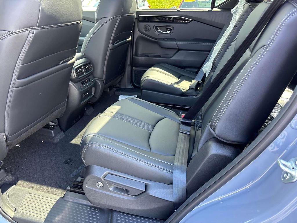 new 2025 Honda Pilot car, priced at $51,550
